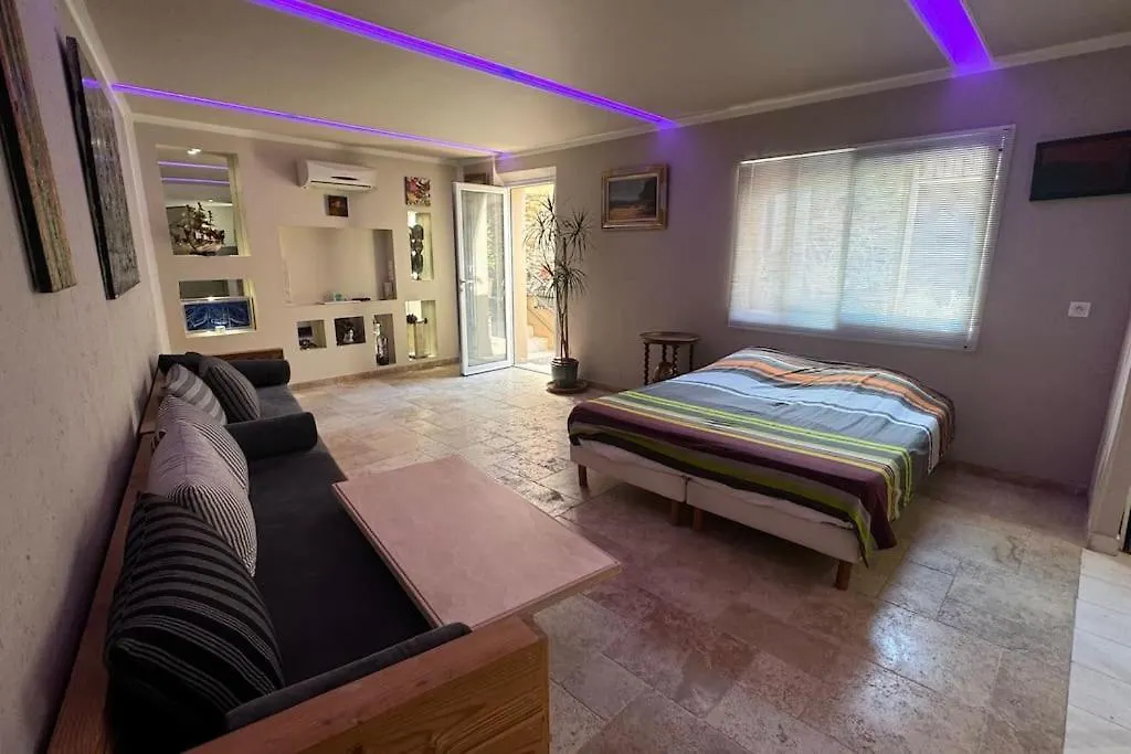 Studio D'Artiste Climatisee, Proche Plage Frejus Apartment